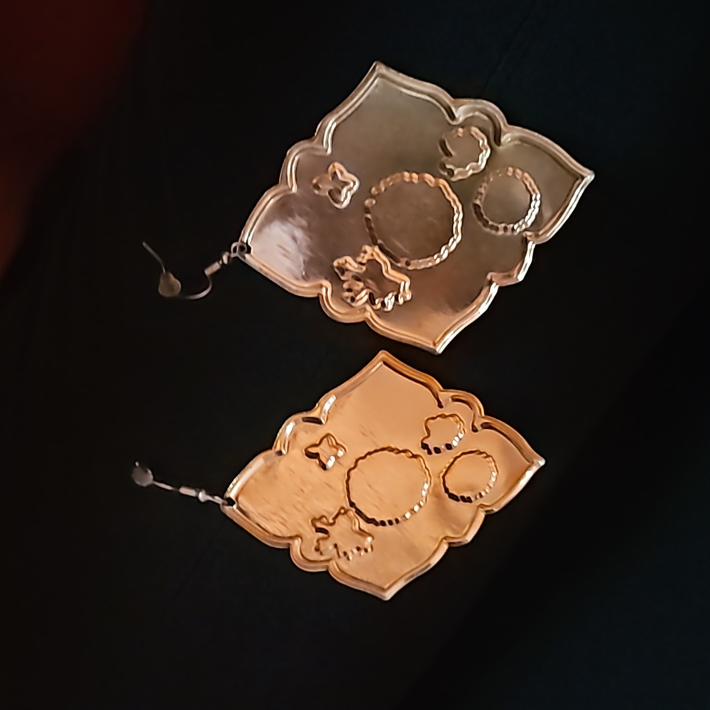 Earrings - Picture 2 of 3